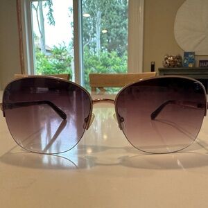 Bobbi Brown “The Dutchs” rose lenses sunglasses with case!